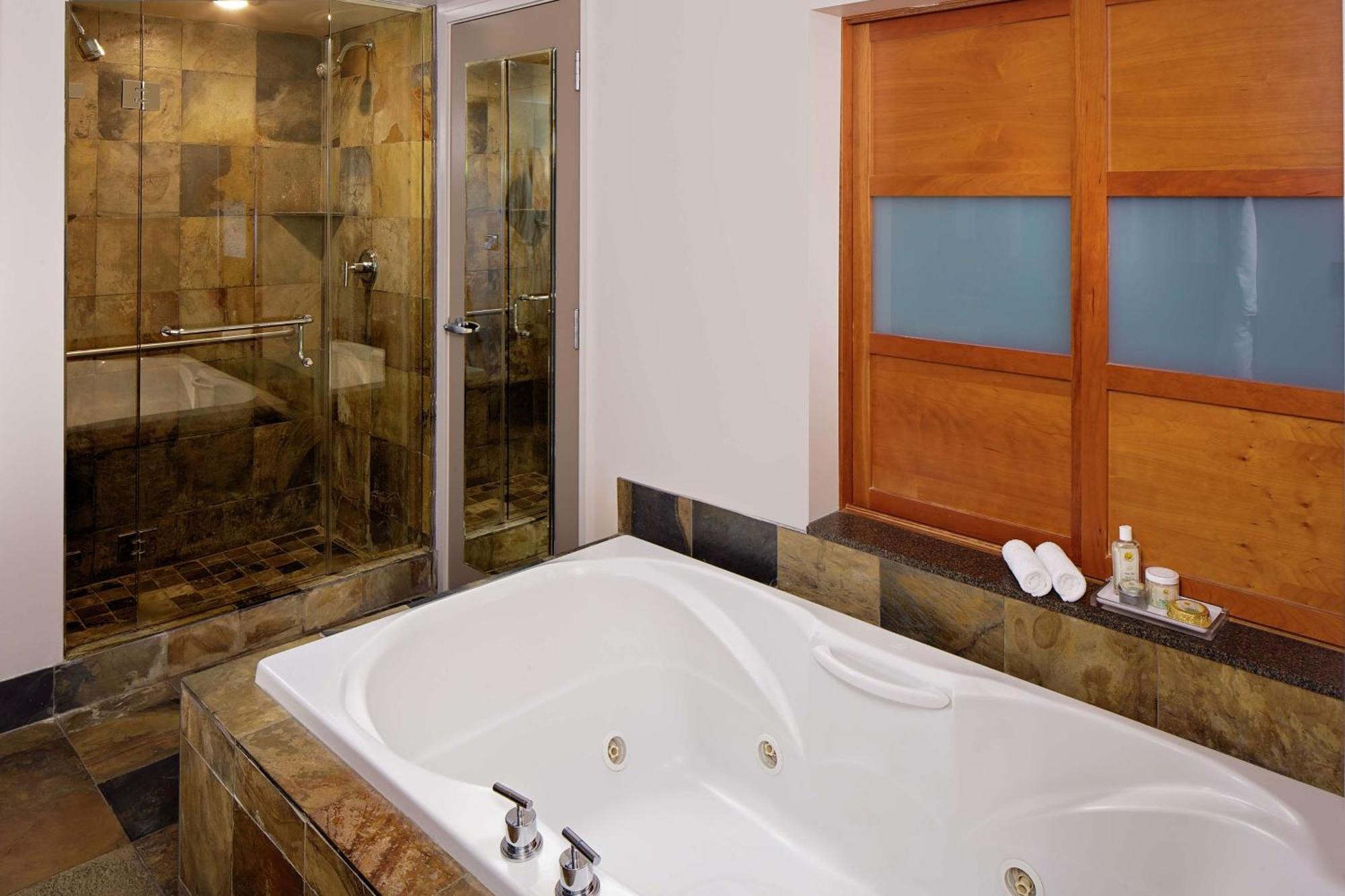 Chrysalis Inn & Spa Bellingham, Curio Collection By Hilton Екстериор снимка